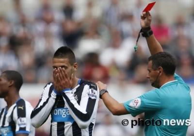 Sommige dingen veranderen nooit: Mitrovic pakt rood