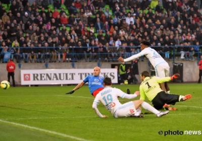 Bats eist alle aandacht op: goal met technologische hulp, misser van formaat én assist