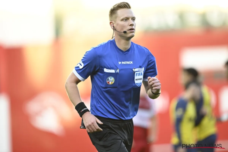 🎥 Niemand kan zijn ogen nog geloven: ref Lothar D'Hondt helpt Union aan doelpunt tegen Zulte Waregem