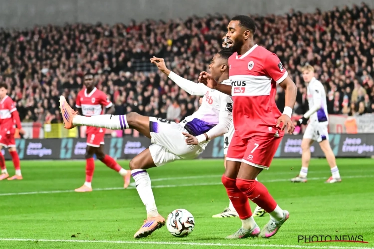 🎥 Besnik Hasi klaagt over penalty voor Antwerp, maar... was die voor Anderlecht niet nog lichter?