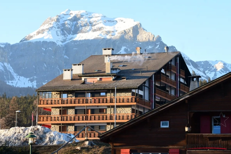 Profvoetballer verricht heldendaad tijdens zware brand in Crans-Montana