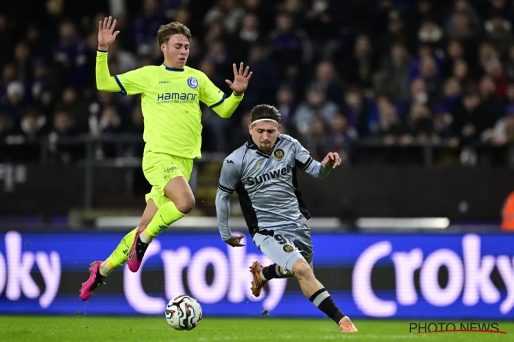 📷 Vanhaezebrouck, De Vlieger en de supporters laten zich uit: rood voor Gent? Strafschop Anderlecht?