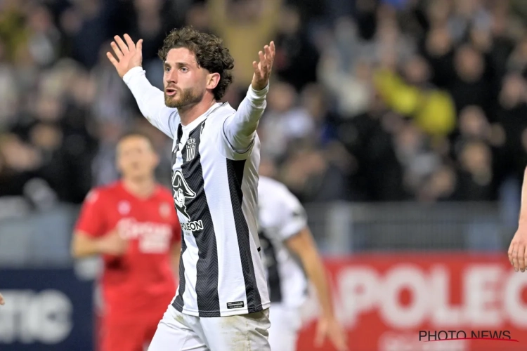 Charleroi klaart klus in eerste helft tegen een zwak Standard