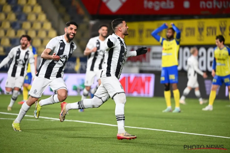 Charleroi wint van tienkoppig STVV en zet ongeslagen reeks verder