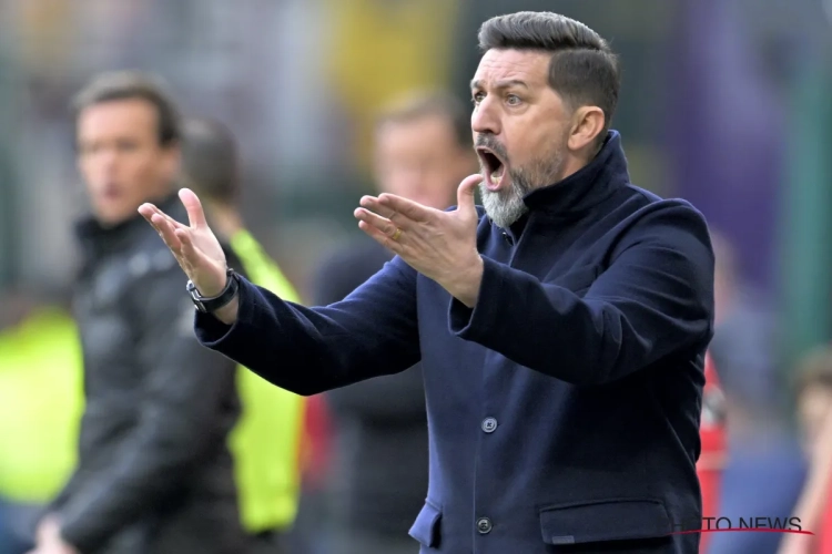 Hoe ziet Besnik Hasi zijn dreigend ontslag? "Ik heb nog niemand gehoord, ik ben nog coach van Anderlecht"