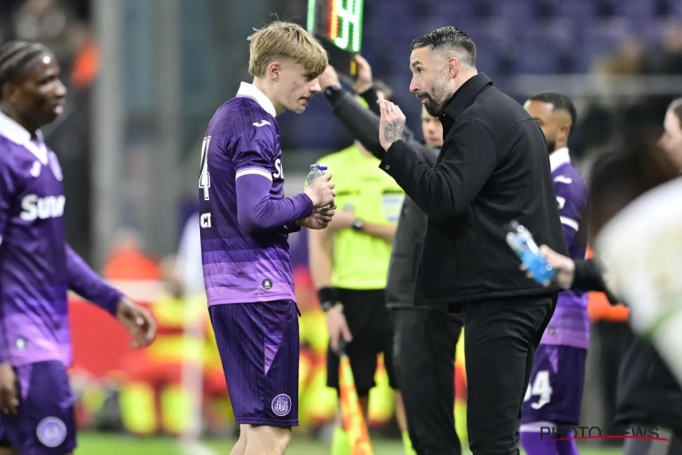 De Cat als 'nummer10', alles kan hij! "Of ik die beweging heb afgekeken? Ik kijk niet naar voetbal"