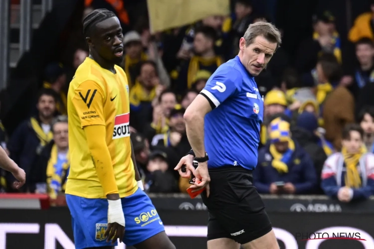 🎥 Oerdomme rode kaart! Zo liet Westerlo-verdediger Nsiala zijn ploeg in de steek