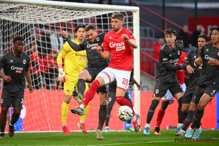 LIVE : Le Standard réduit l'écart sur penalty
