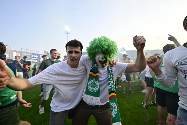 📷 Derde promovendus voor de Jupiler Pro League houdt veldbestorming ... op het veld van de tegenstander