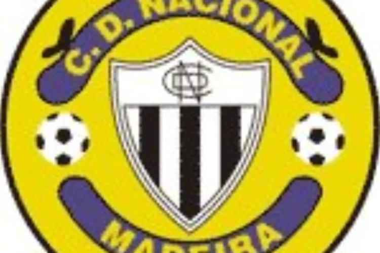 Trainer EL-deelnemer Nacional in coma