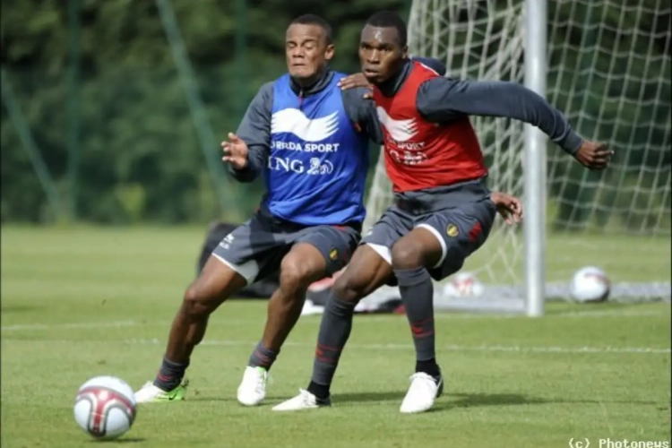 Kompany stuurt een virtuele bos bloemen naar Benteke: "Sterkte, broertje"