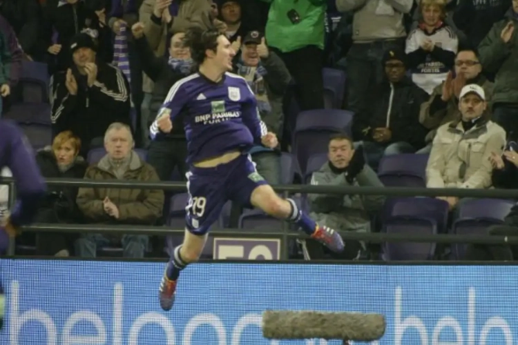 Anderlecht-middenvelder verwelkomt dochtertje