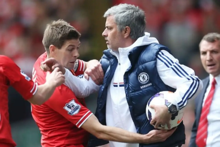 Gerrard neemt het op voor Mourinho: "Hij gaat nog steeds de geschiedenis in"