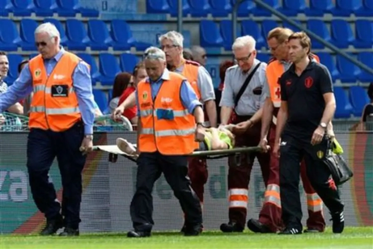 Fan Rode Duivels raakt geveld door de hitte