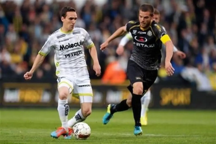 Vanhaezebrouck laat zich meteen gelden: AA Gent wil sterkhouder Zulte Waregem