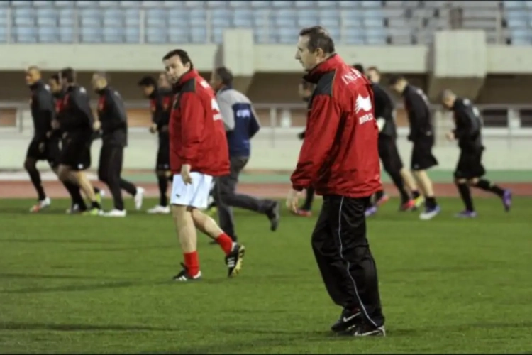 Leekens maakt reclame ... in het Arabisch!