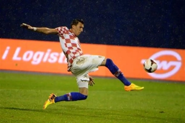 Mandzukic geeft het op en zet zinnen op transfer: "Ik pas niet in het systeem van Guardiola"