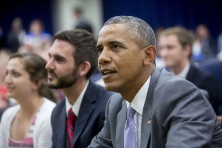 Unieke beelden: Obama belt met Amerikaanse helden