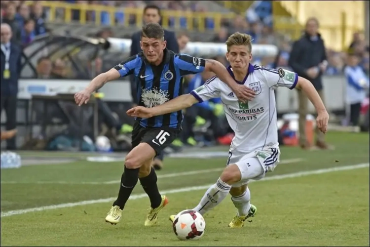 Start voetbalseizoen: Op naar traditionele tweestrijd? Club moet opstaan