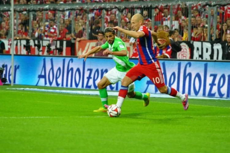 Robben wees Bayern meteen de weg in seizoensopener