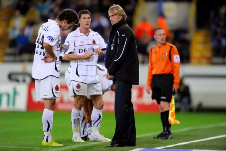 Ex-Brugge-coach krijgt steun van Cruijff: "Hier is geen beginnen aan"
