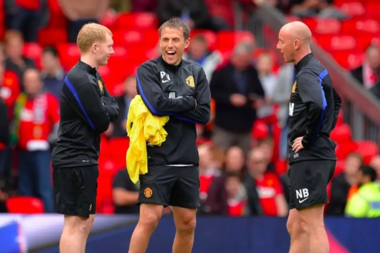 Phil Neville: "United moet nog eens 125 miljoen euro investeren"