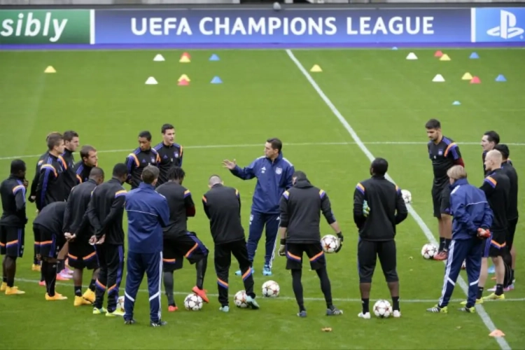 Scouts topclubs reserveren hun plaatsje in het Vanden Stockstadion