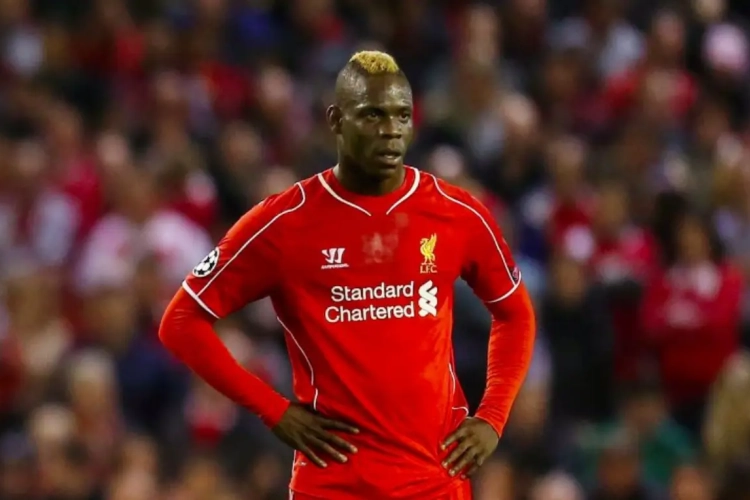 HILARISCH: gokkantoor biedt oplossing voor shirts Balotelli