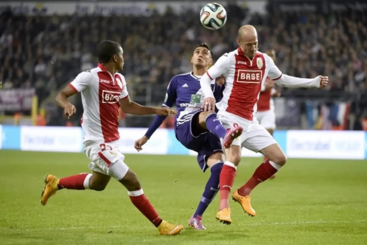 Gezocht: Anderlechtse spits in vorm en met vertrouwen