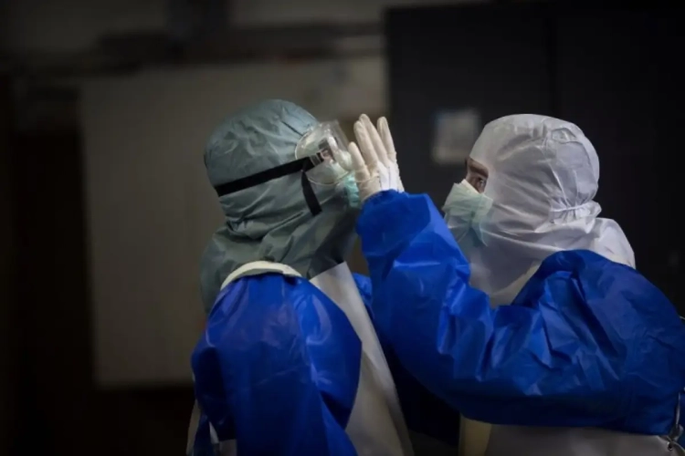 Schrik voor uitbraak ebola? "We hebben genoeg zwarte spelers, we hebben zes van die dingen"