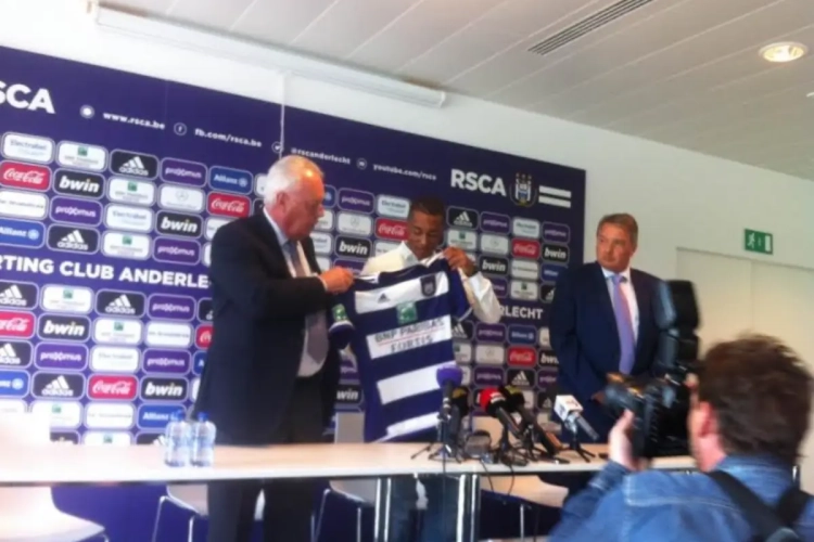 De pakjes zijn geopend! Tielemans heeft bijgetekend!