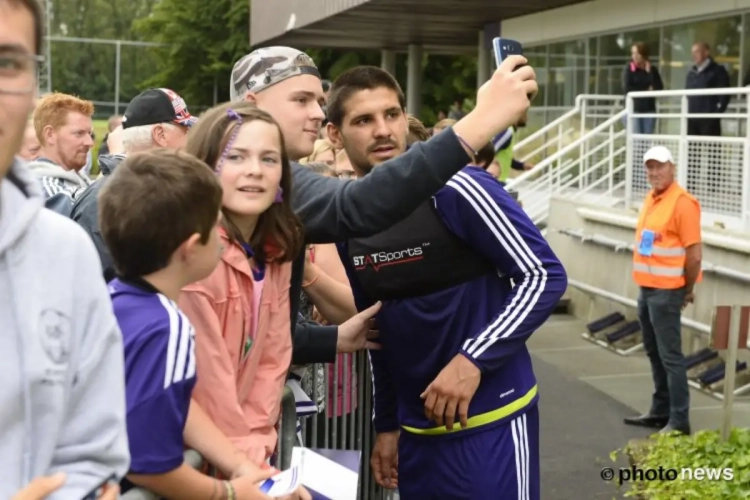 Opmerkelijk: Mbemba en Mitrovic afwezig op training