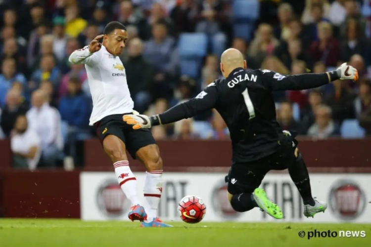 Depay doet een Balotelli'tje in aanloop naar de wedstrijd tegen Club Brugge