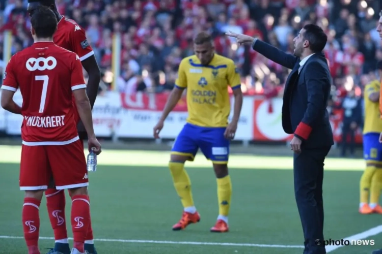 VIDEO: Prachtig gebaar! Ferrera verliest, maar wacht ex-spelers op voor felicitaties!