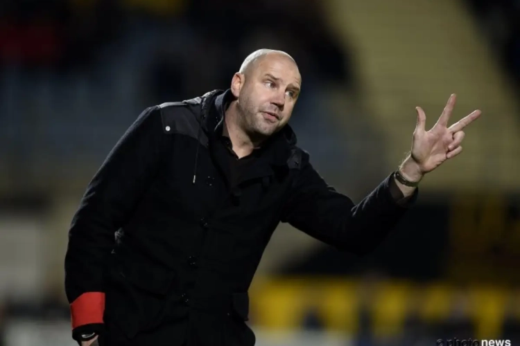 Bob Peeters merkt fijntjes op: "Lokeren is ook nog niet zeker van het behoud, hé"