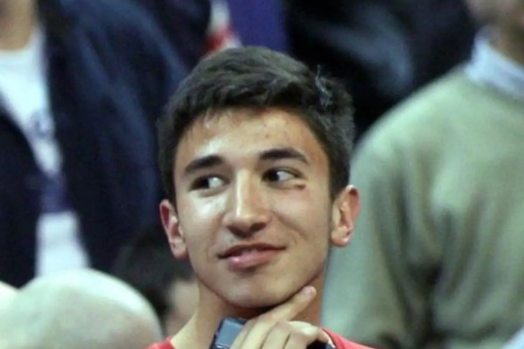 Red Star spreekt over akkoord met Grujic, vader pakt zijn paspoort af